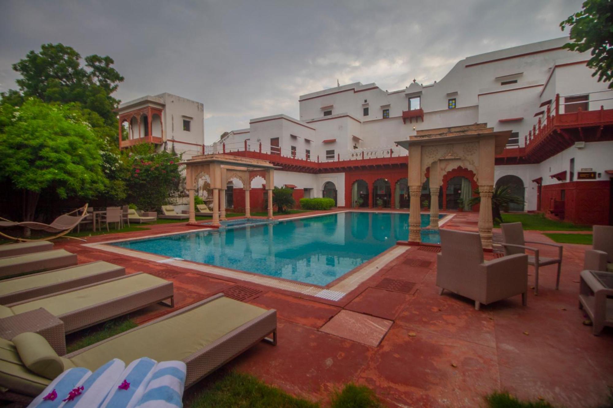 Amritara Chandra Mahal Haveli, Бхаратпур Экстерьер фото